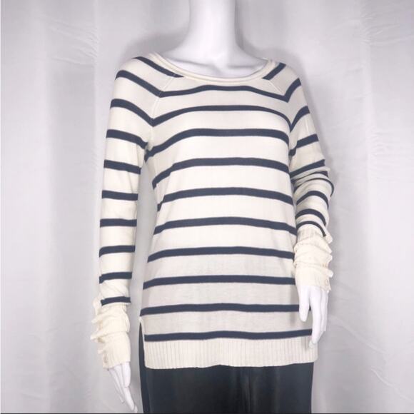 LA Made Cream & Navy Stripe Scoop Neck Split Hems Cuffs & Back Buttons SzSm - Picture 1 of 16